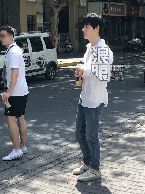 1 ngày sau scandal nghi vấn lộ clip sex nam thành viên Produce 101 bản Trung lộ diện với thái