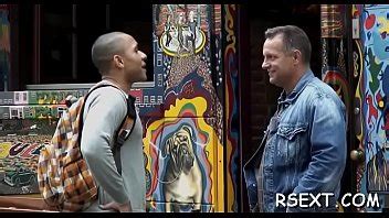 Chico cachondo le paga a una prostituta caliente por un poco de diversión hardcore XVIDEOS