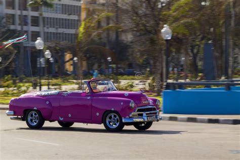 Coches Americanos Cl Sicos Vintage En Estado Restaurado Imagen De