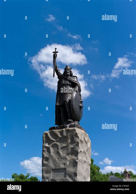 dh King Alfreds statue WINCHESTER HAMPSHIRE Great King Alfred the ...