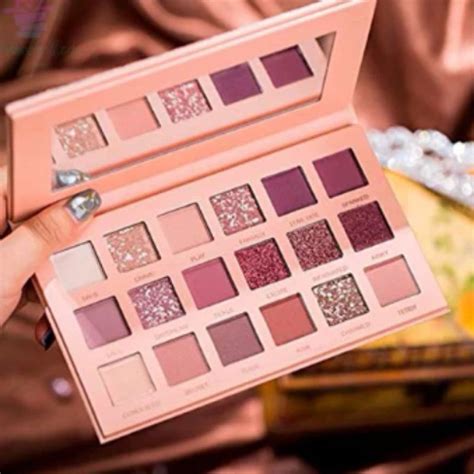 Paleta de Sombras Febella New Nudes Cores nude de alta pigmentação