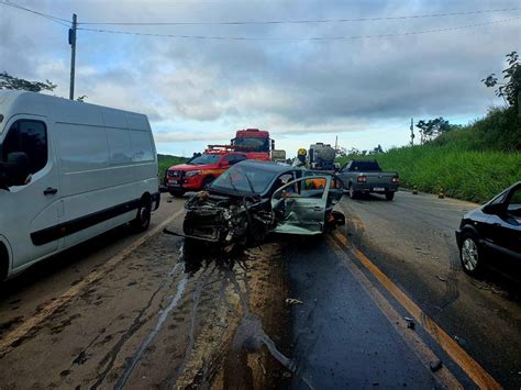 V Deo E Fotos Acidente Na Br Em Sabar Deixa Pista Parcialmente