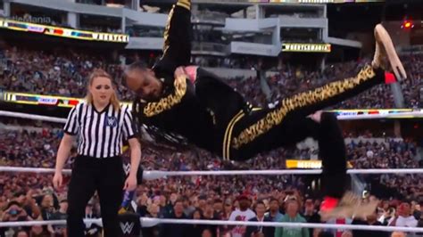 Snoop Dogg A Fait Le Show Dans Un Ring De Catch Lors De Wrestlemania