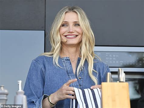 キャメロン・ディアス（51）、モンテシトでの控えめなディナーデートで夫のベンジー・マッデン（45）と甘いキスを交わす 為替レート