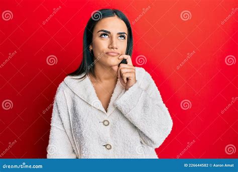 Young Brunette Woman Wearing Casual Clothes Thinking Concentrated About