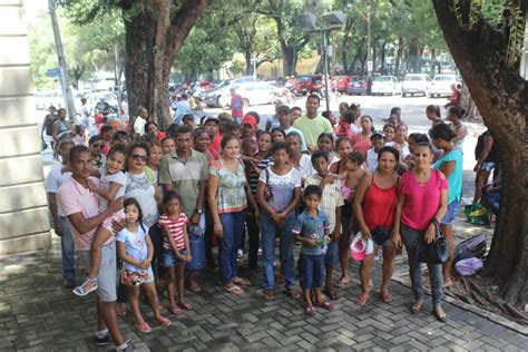 Famílias voltam a protestar contra ordem de despejo em Teresina Piauí