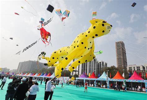 Foto Kemeriahan Festival Layang Layang Internasional Di Ahmedabad India