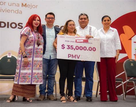 Entrega De Tarjetas Del Programa Para Una Mejor Vivienda Layda