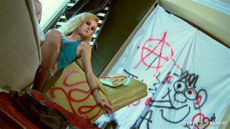 Blonde Babe Jessie Rogers In Ripped Fishnets Takes A Pussy Pounding From Teens Like It Big Vol