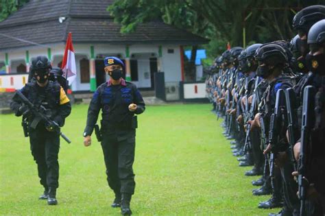 Ratusan Personel Dikirim Ke Papua Ini Pesan Dansat Brimob Polda Maluku