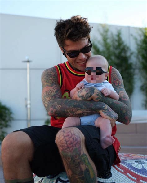 Fedez in ospedale il figlio Leone Papà rimettiti presto così