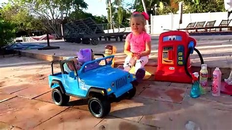 Diana Pretend Play With New Toy Cars Video Dailymotion