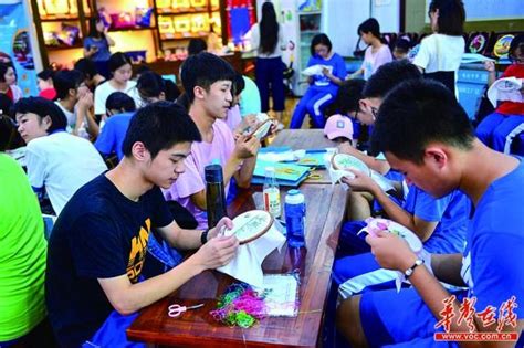 暑期「變形記」湖南師大附中2000餘名學子下鄉插秧，進廠煉鋼 每日頭條