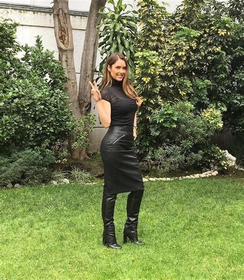 Pin By Milan Yovanovic On Azafata Latina Fashion Outfits Latina Fashion Fashion Outfits