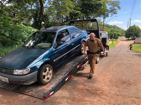 Carro Alerta De Furto Encontrado Abandonado No Parque Primeiro De