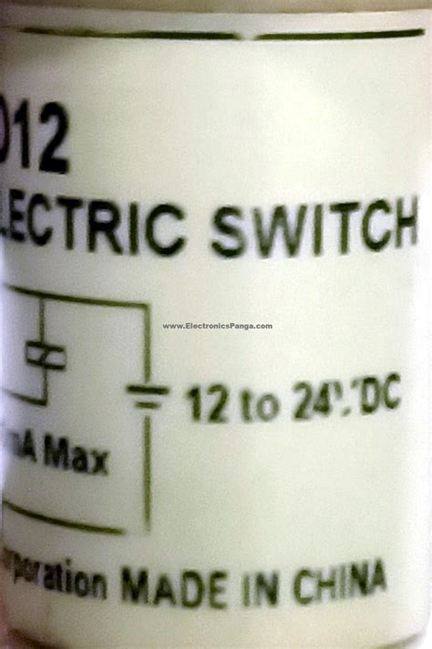 Omron E F D Npn V Dc Wires Mm Sensing Range Photoelectric