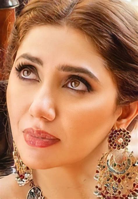 Pin By Rukaiya Mukardamwala On Mahira Khan Mahira Khan Dresses