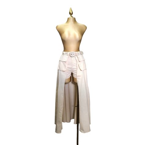 Short Falda Lc Designs Collection con Cinturón Bajo Simétrico color Nude Coppel