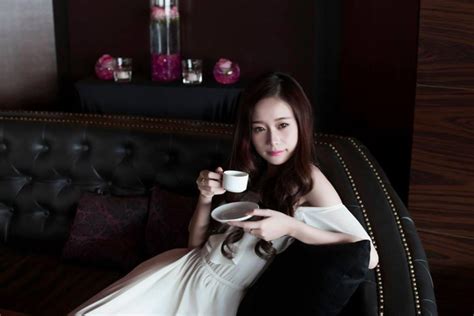 Nhan sắc xinh đẹp của hot girl nửa tỷ đồng gây sốt
