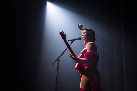 St. Vincent Concert Review And Photos: Hollywood Palladium