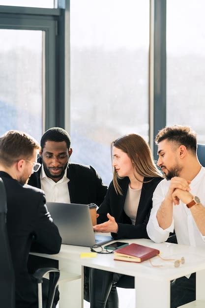 Premium Photo Multiracial Business Team At Meeting