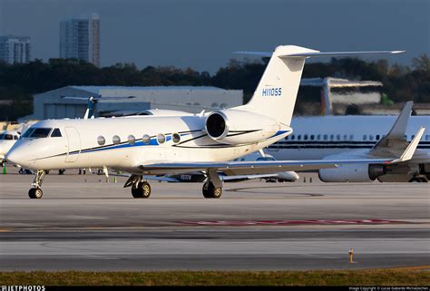 HI1055 | Gulfstream G-IV(SP) | Helidosa | Lucas Gabardo Michalzechen ...
