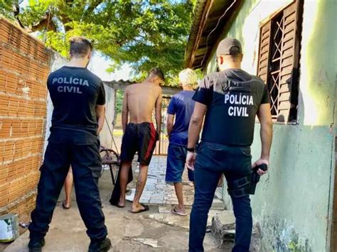 Polícia Cumpre Mandados E Prende Quatro Homens Em Flagrante Interior