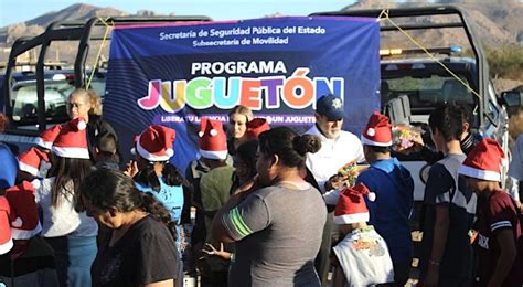 Entrega Policía Vial juguetes a 190 niños en la Nuevo Triunfo