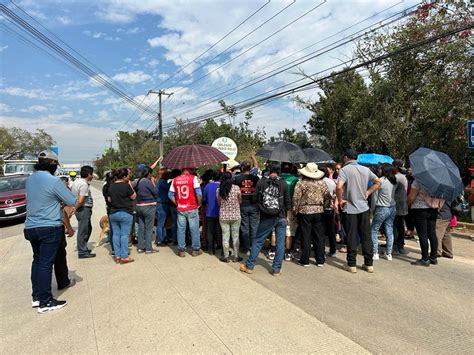 El Heraldo de Tuxpan Bloquean por segundo día carretera Coatepec Las