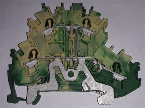 Клеммная колодка для трех проводов