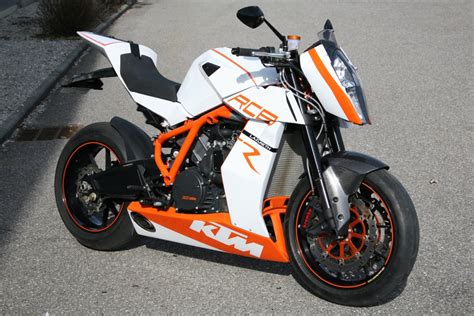 Racing Cafè KTM RC8 R Naked by Lazareth