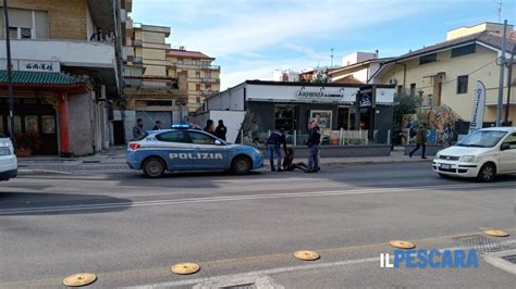 Uomo Entra In Un Negozio E Aggredisce Due Donne In Viale Marconi Poi