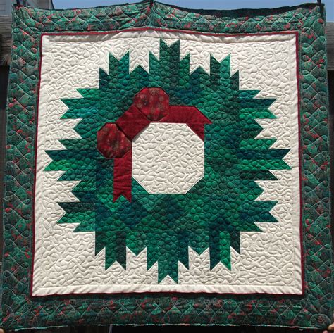 Christmas Wreath Quilt By Patricia Smith Quilted By Dl Flickr