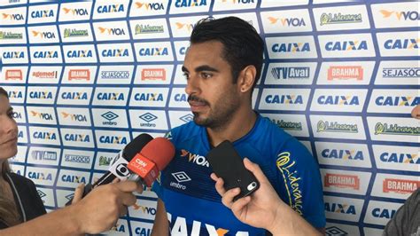 Júnior Dutra rechaça peso da camisa para duelo contra o São Paulo