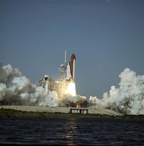 STS-27 Atlantis, OV-104, lands at Edwards Air Force Base (EAFB ...