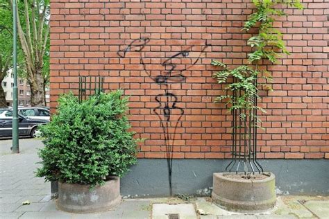 Harald Naegeli Graffiti Tour unter der Rheinkniebrücke