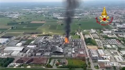 Faenza Incendio Alla Caviro Evacuate 530 Persone LaPresse