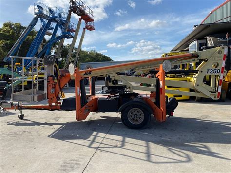 2013 Jlg Trailer Mounted Articulating Man Lift Model T350 Outriggers