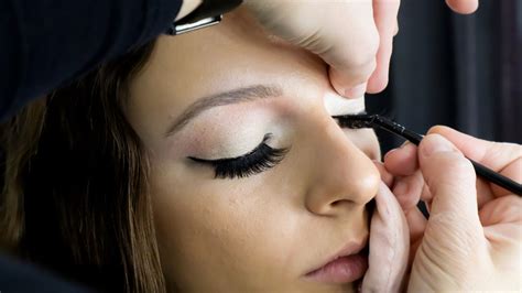 Liquid Eyeliner Mistakes To Avoid For A Flawless Finish