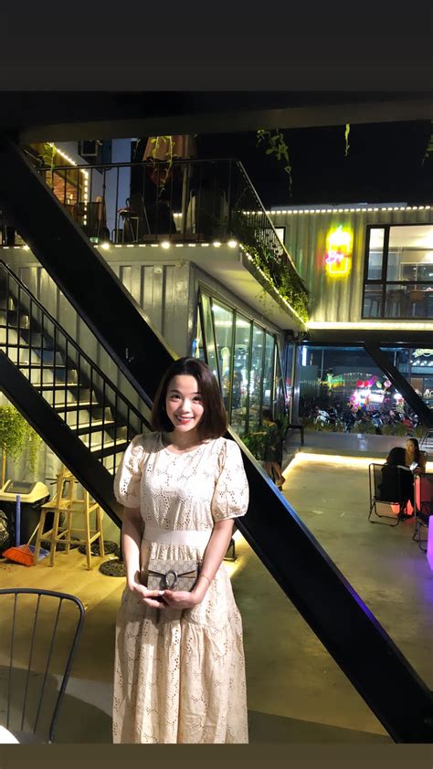 Hot girl cầu lông Thùy Linh diện váy trắng tinh khôi khoe vẻ đẹp hút hồn cộng đồng mạng