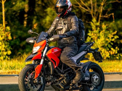Купить б у Ducati HyperStrada инжектор 6 передач в Москве красный naked bike 2013 года по цене