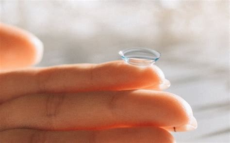 How To Wear Contact Lenses Safely Uk