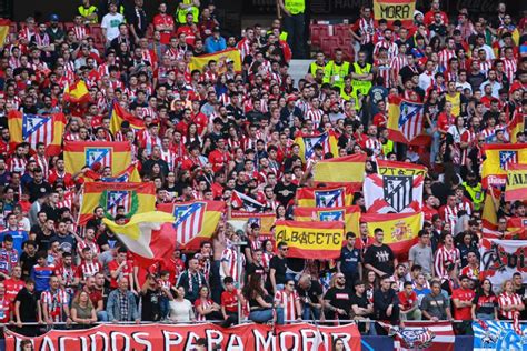 Foot Latlético De Madrid A Accepté Une Consultation Avec Ses Socios Pour Revenir Au Précédent