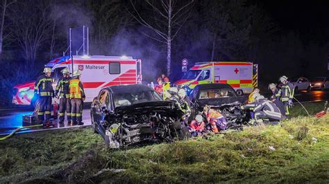 Nonstopnews Mercedesfahrer Bersieht Beim Berholen Von Lkw