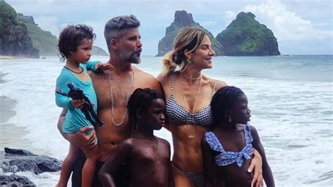 Giovanna Ewbank e Gagliasso vão a Noronha pela 1ª vez três filhos