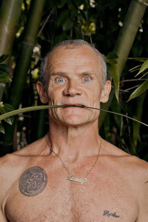 F Música Em biografia Flea narra infância de drogas até a criação do Red Hot Chili Peppers