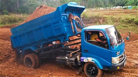 Hanya Butuh Menit Driver Mobil Dump Truk Ini Untuk Lepas Muatan Full