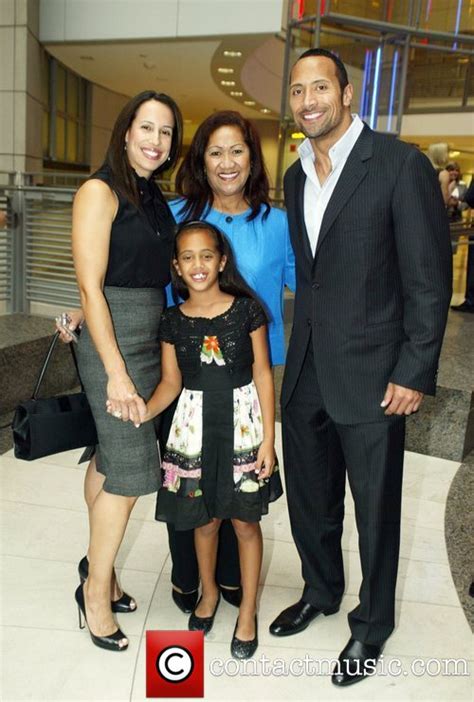 Sputter 4 U: WWE DWAYNE ROCK JOHNSON FAMILY PICTURES