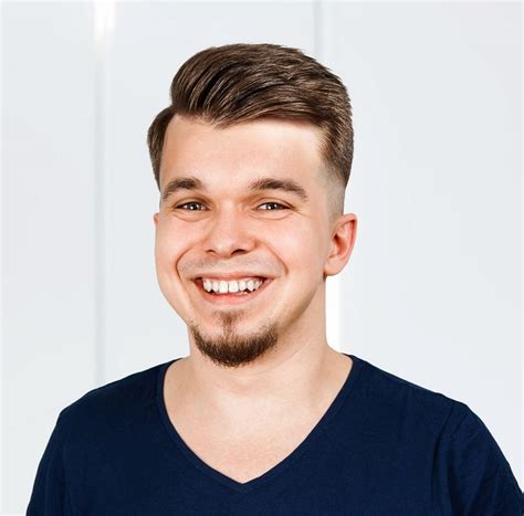 Top 20 Pompadour Fade Haircut Trends for Men in 2024 17