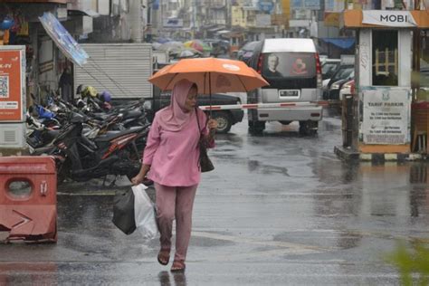 Hujan Diprediksi Guyur Sebagian Kota Besar Di Indonesia ANTARA News